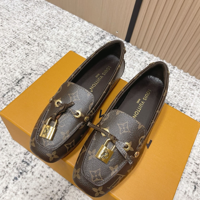 l0vis Vvtt0n loafers